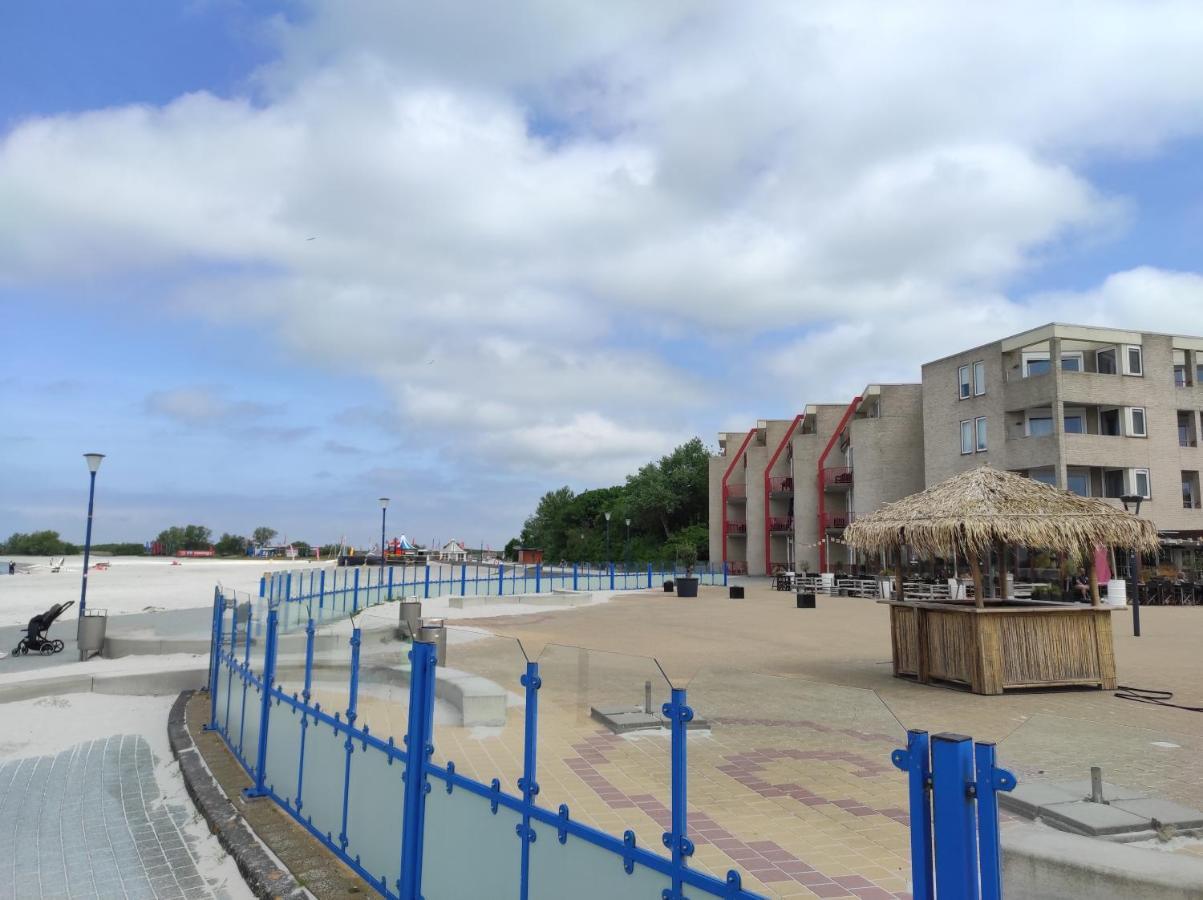 Appartement Ijsselmeer Makkum Strand Bagian luar foto