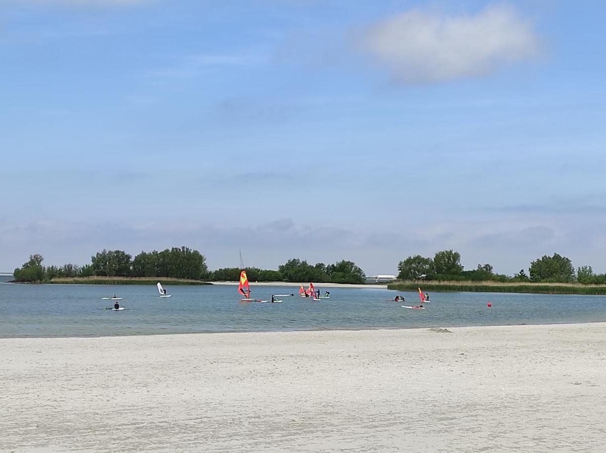 Appartement Ijsselmeer Makkum Strand Bagian luar foto
