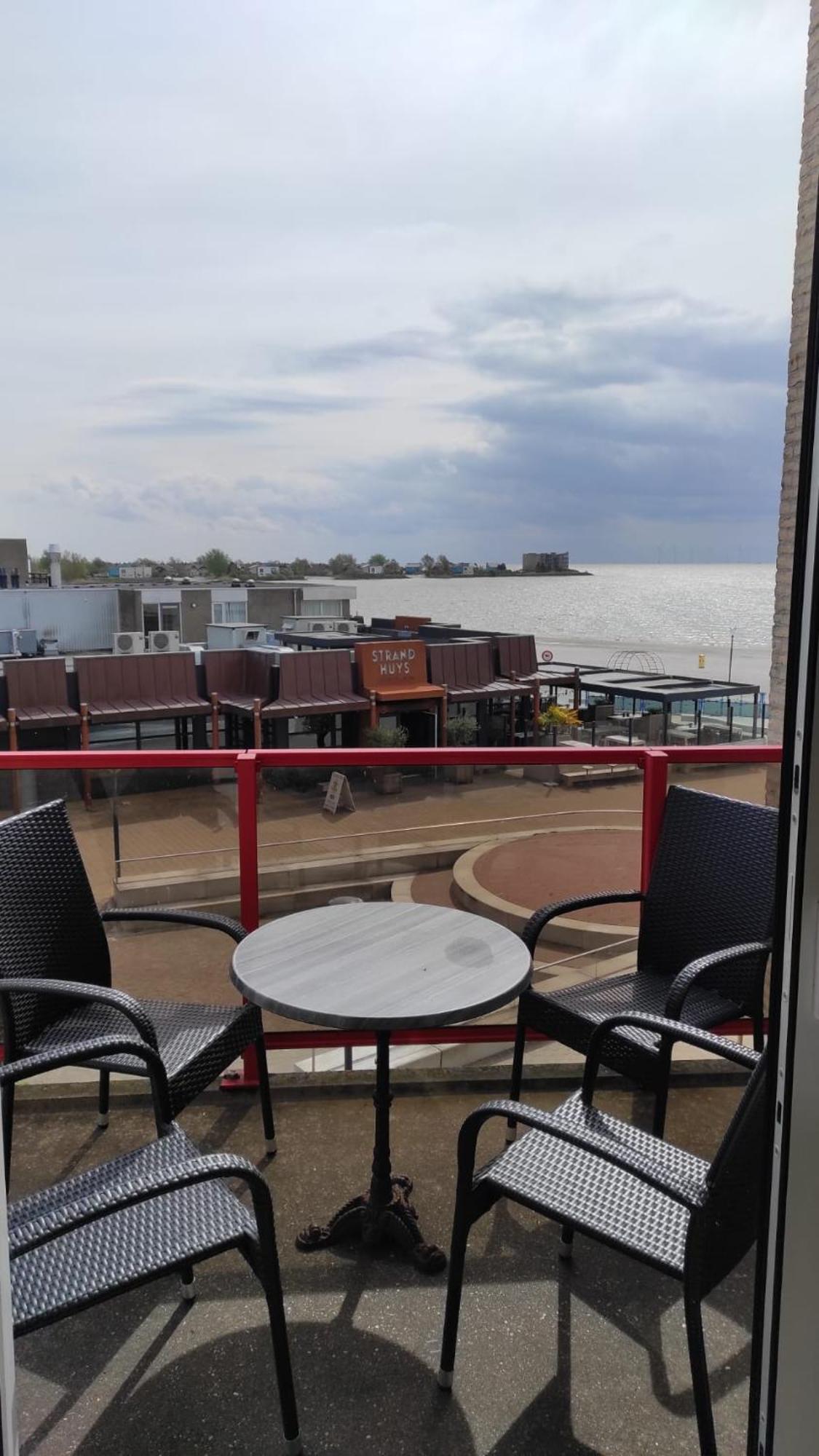 Appartement Ijsselmeer Makkum Strand Bagian luar foto
